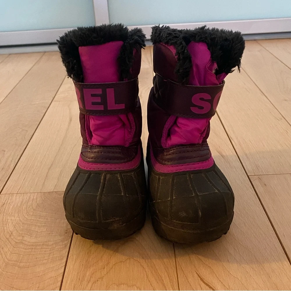Sorel Snow Commander Boot Fuchsia and Black Children’s Size 9
